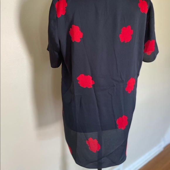 Banana Republic Navy Top with Red Flowers - Picture 4 of 5
